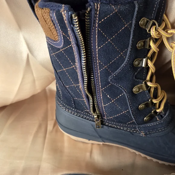 Khombu Navy and Tan Winter Boots - Picture 4 of 8